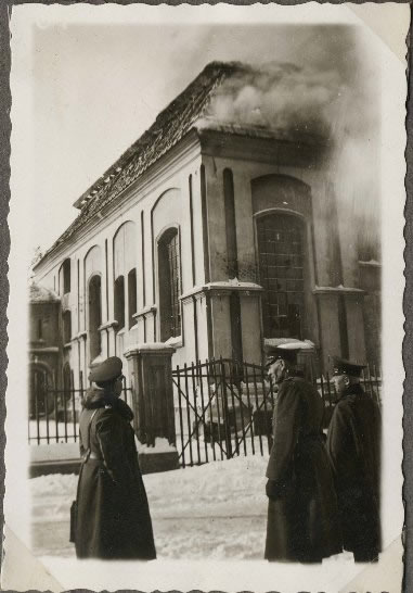 The fire of the synagogue under German control… 1940